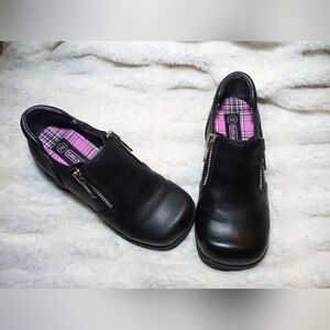 SmartFit Black Leather Girls zipper shoes